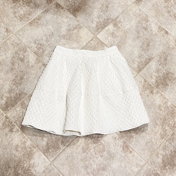 NEW Express High Rise Full White Mini Skirt Puckered Textured Dot Size 4 - Picture 3 of 10